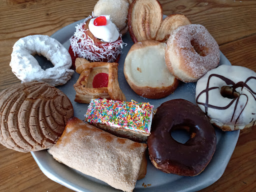 Dulcería Panaderia La Luz