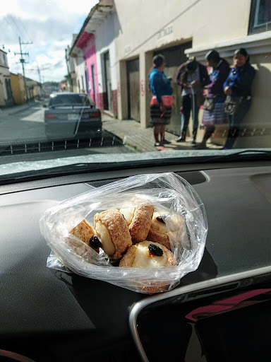 Dulcería Panadería y Pastelería Laurita